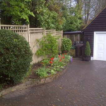 garden fen next to a driveway