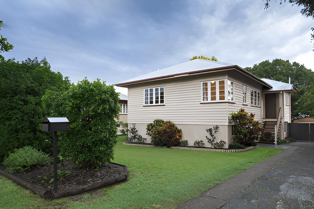 House With a Large Lawn — Keiran Mortimer Pest Control in Wilsonton, QLD
