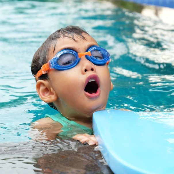 Look for These Signs That Indicate Your Community Pool is a Good Place to Take Your Kids Swimming