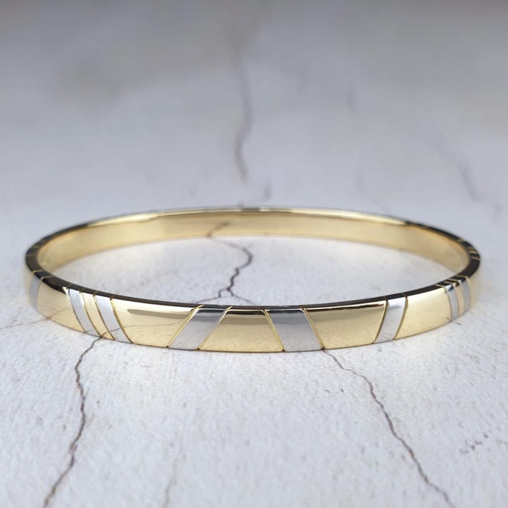 Yellow gold bangle with inlaid platinum stripes