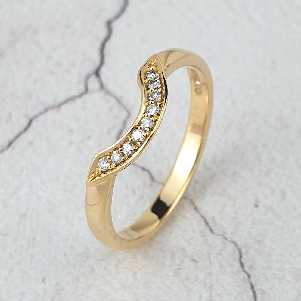 yellow gold fitted wedding ring with diamonds