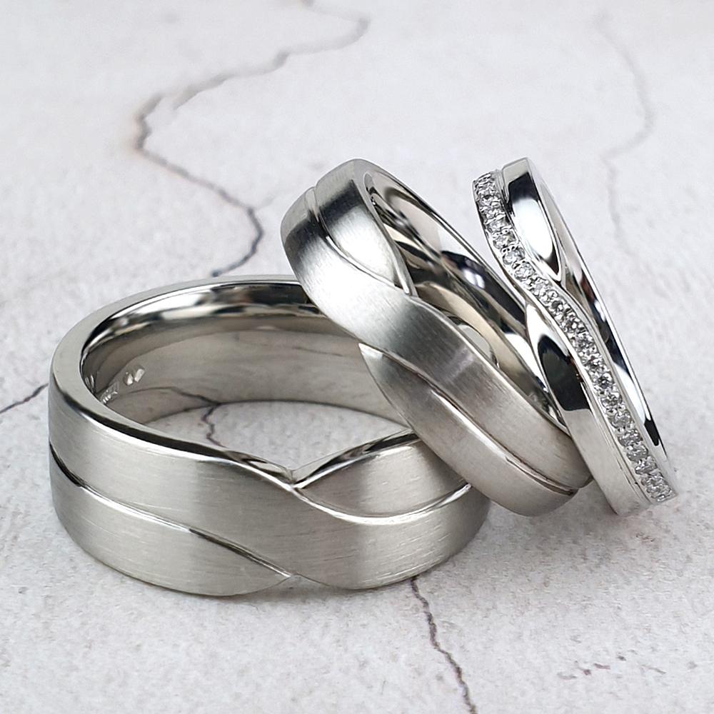 Twist effect wedding rings