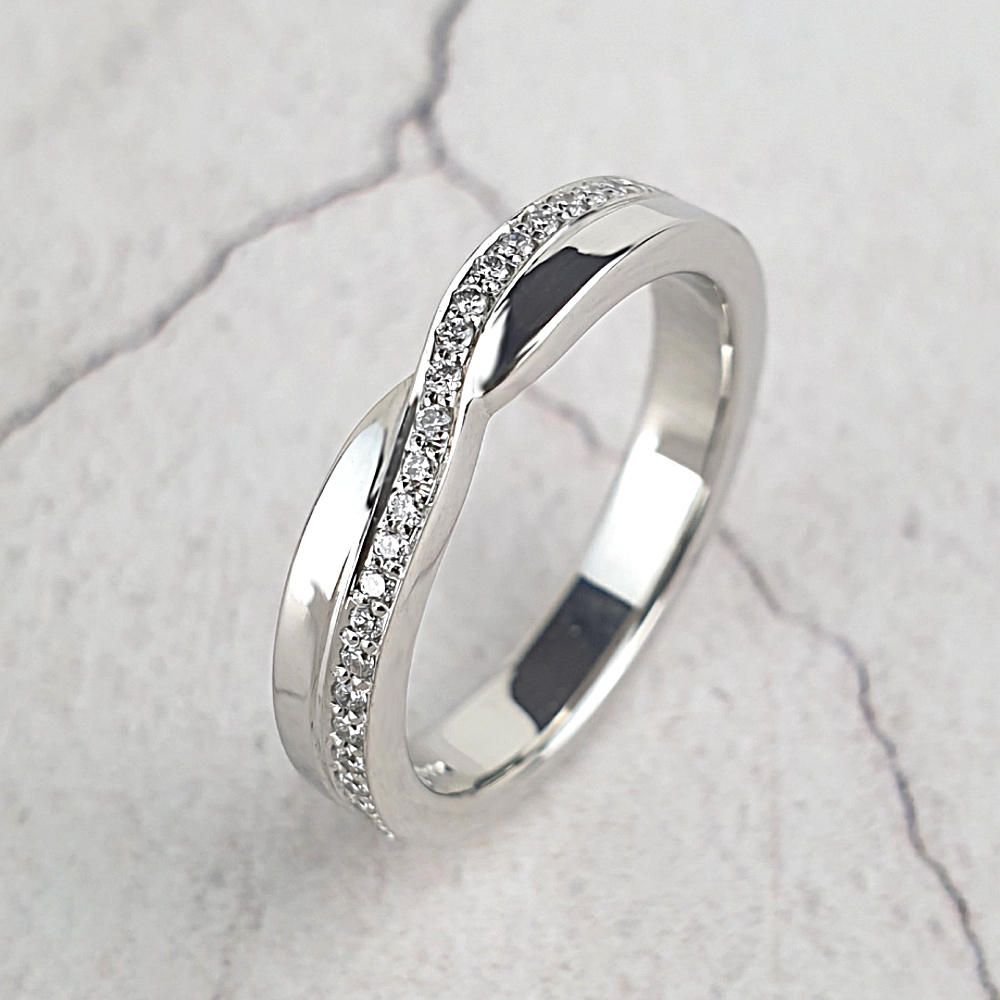 Twist-effect wedding ring with pavé-set diamonds