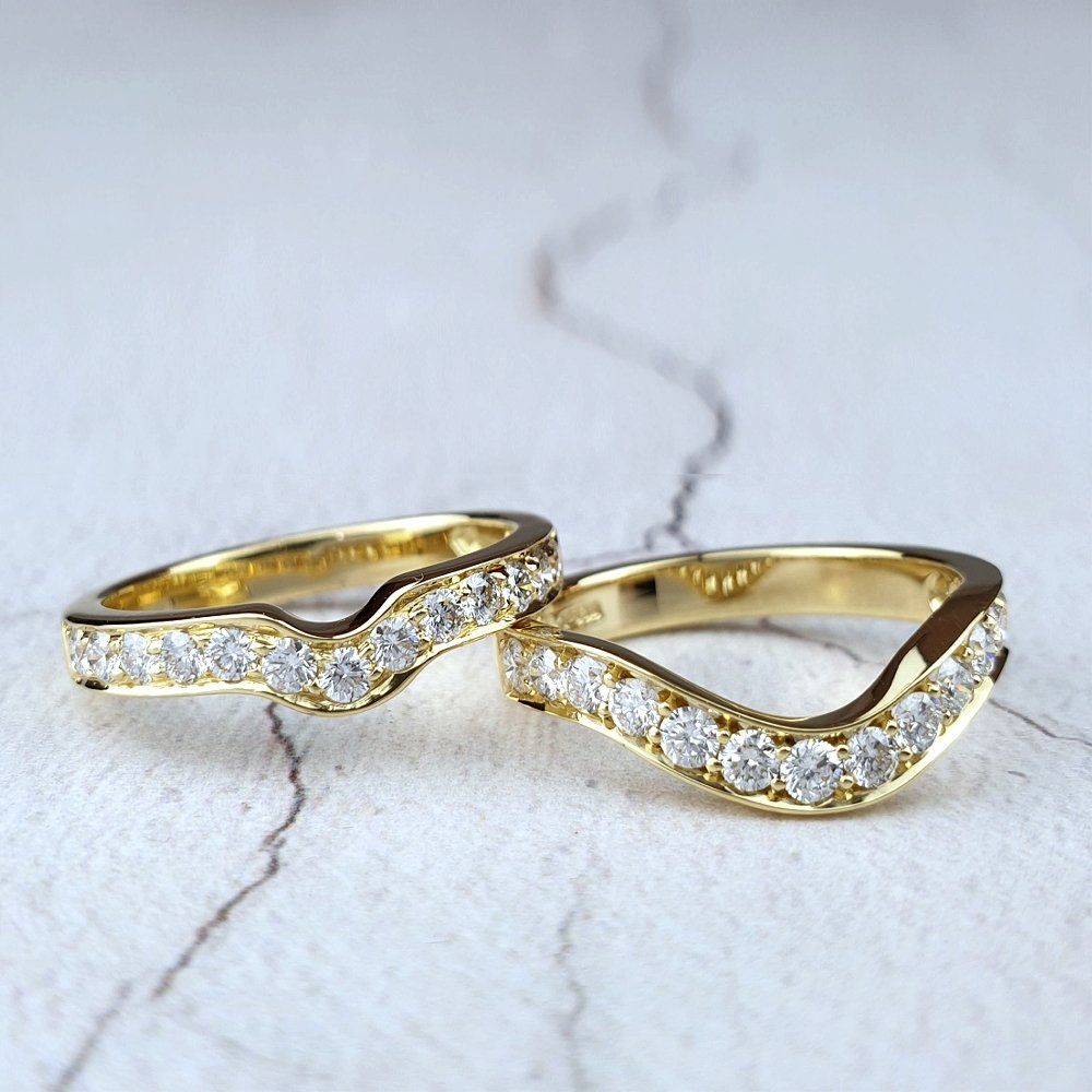 Fitted wedding rings with diamonds