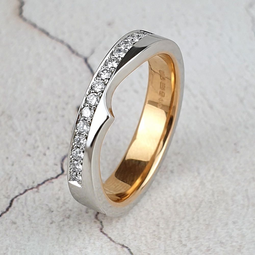 A fitted wedding ring in platinum with sentimental gold hidden inside