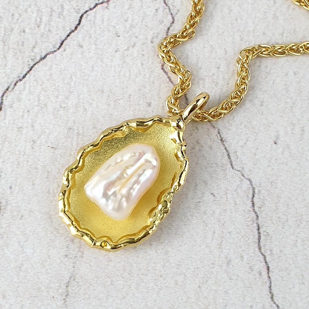 18ct gold pendant with freshwater pearl
