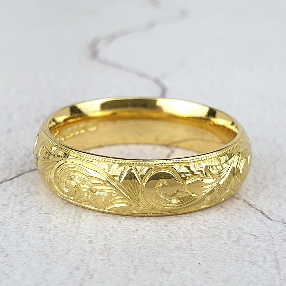 18ct gold band scroll engraved pattern