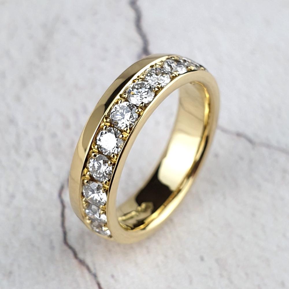 18ct yellow gold band with diamonds on one side