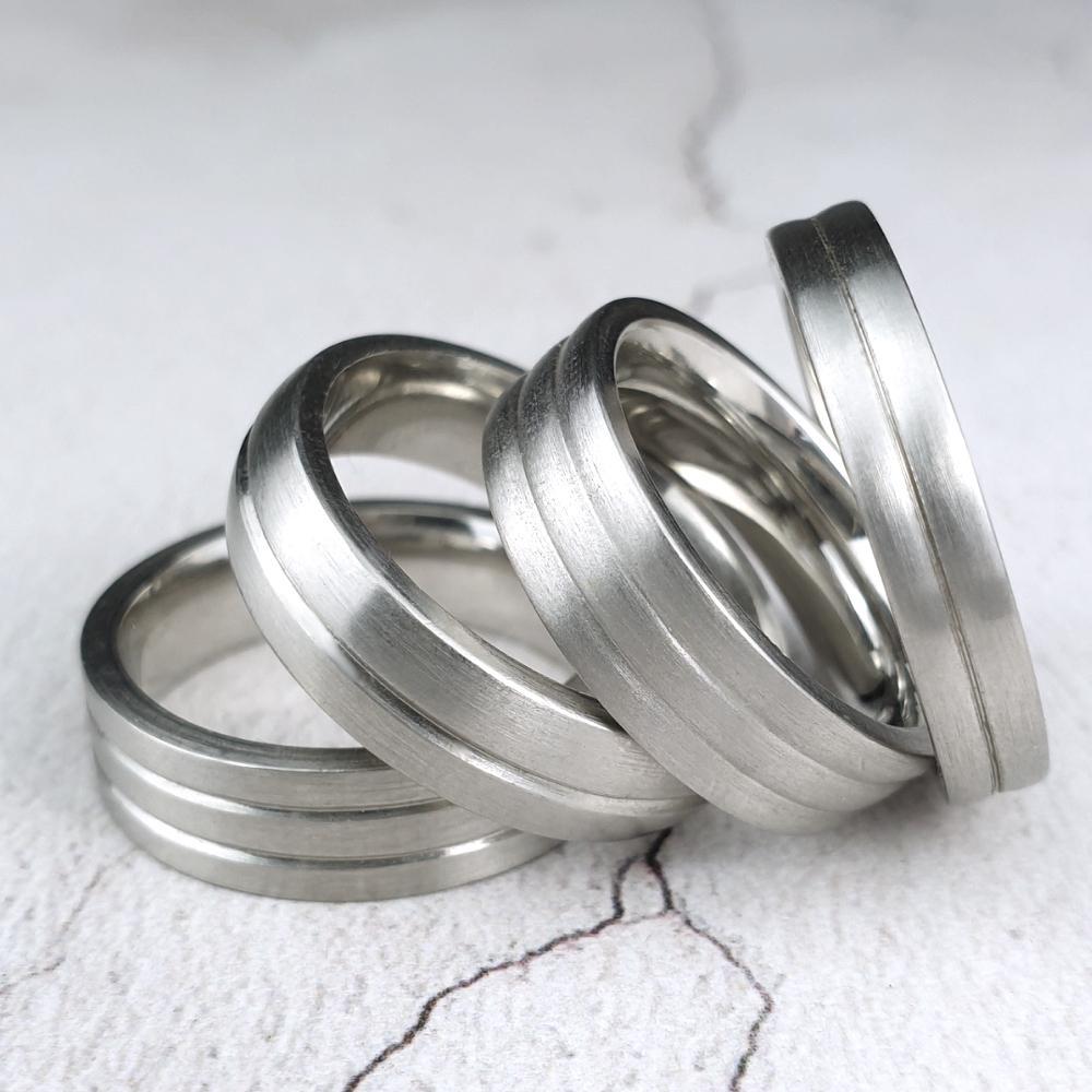 Platinum wedding rings with grooves