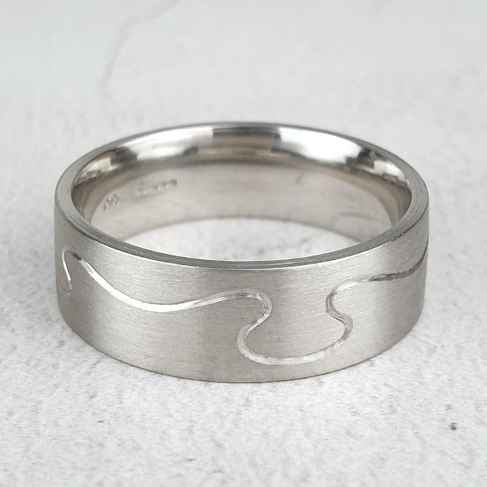 Wedding ring with engraved design