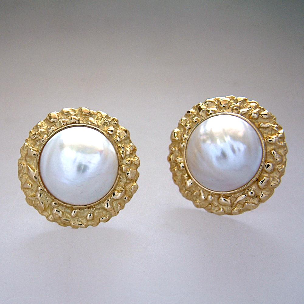 18ct yellow gold earrings mabé pearls.