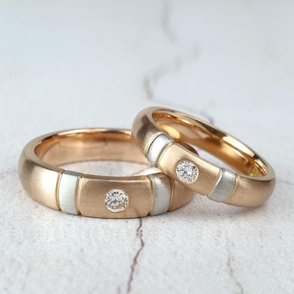 A pair of matching wedding rings_ Guildford