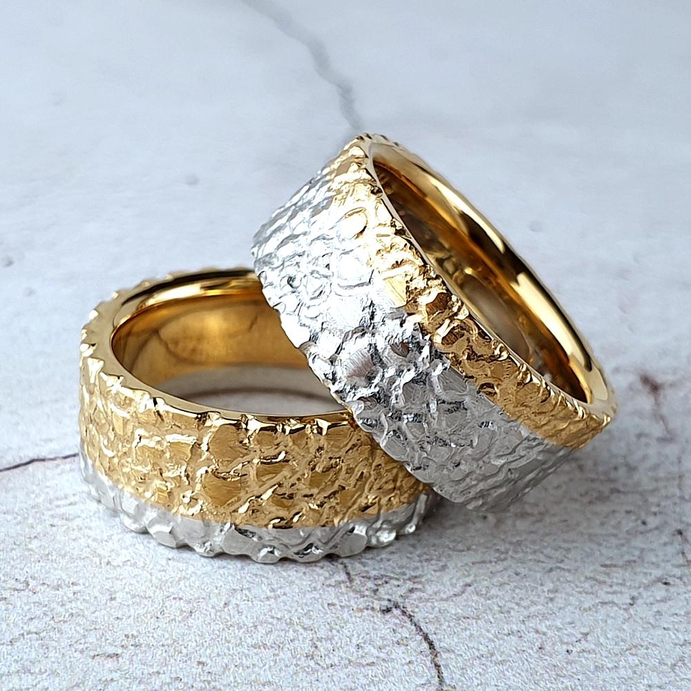 Pair of wedding rings in opposite colourways