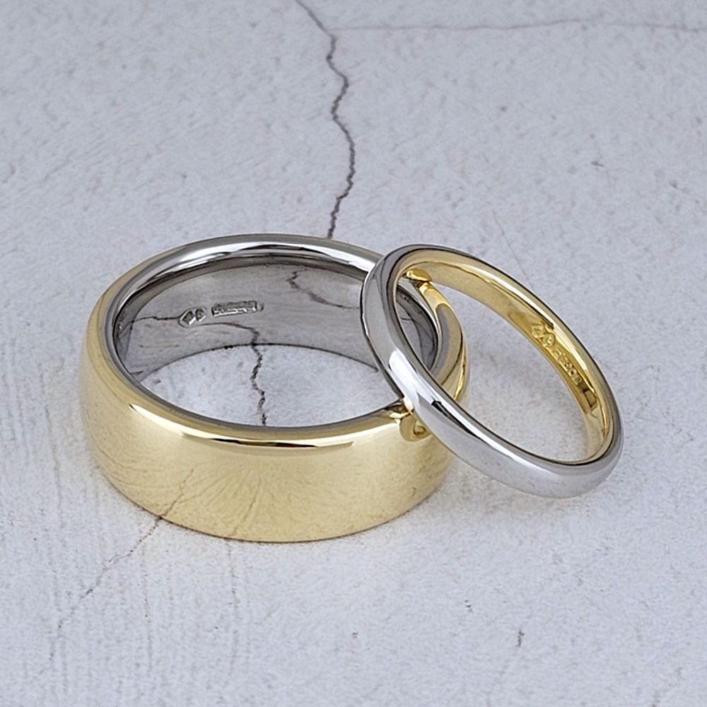 Pair or wedding rings in opposite colourways