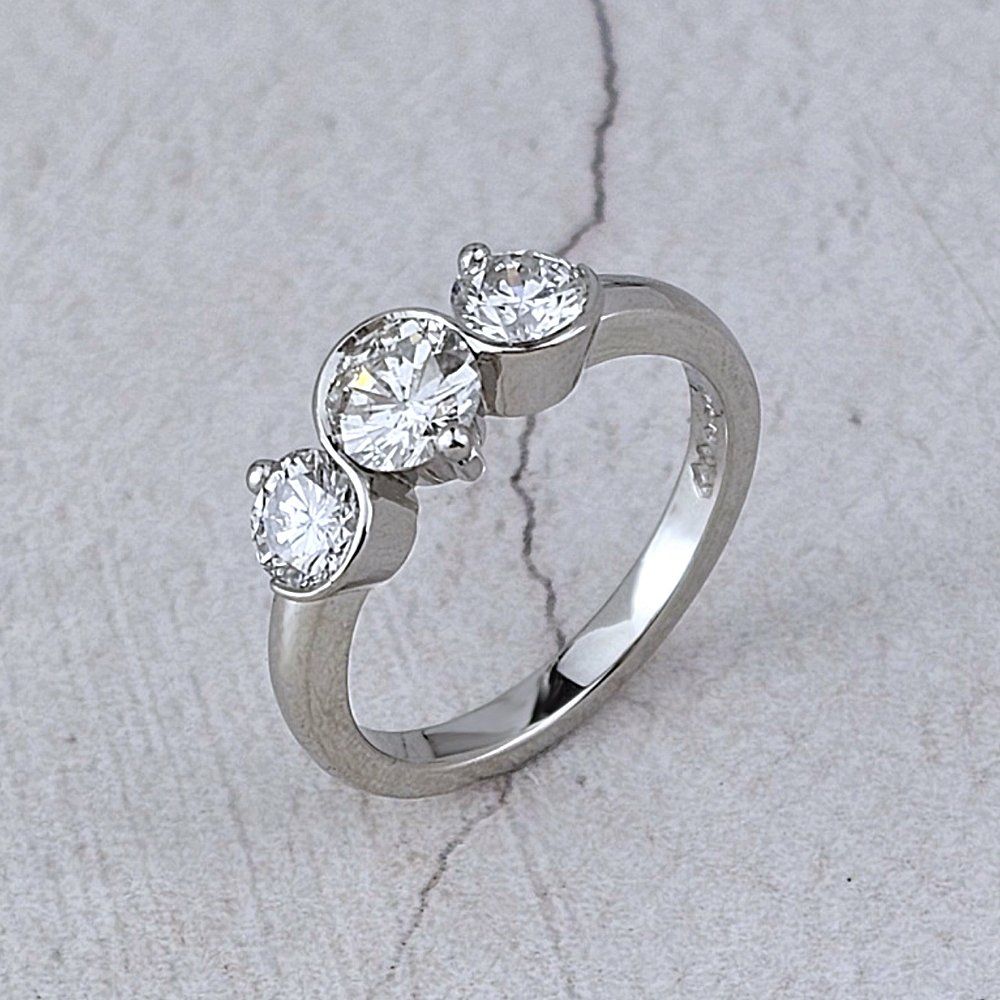 platinum diamond trilogy ring with serpentine setting