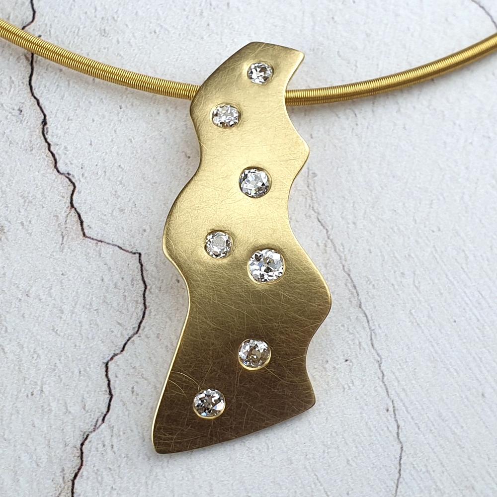 Modern pendant with Victorian diamonds