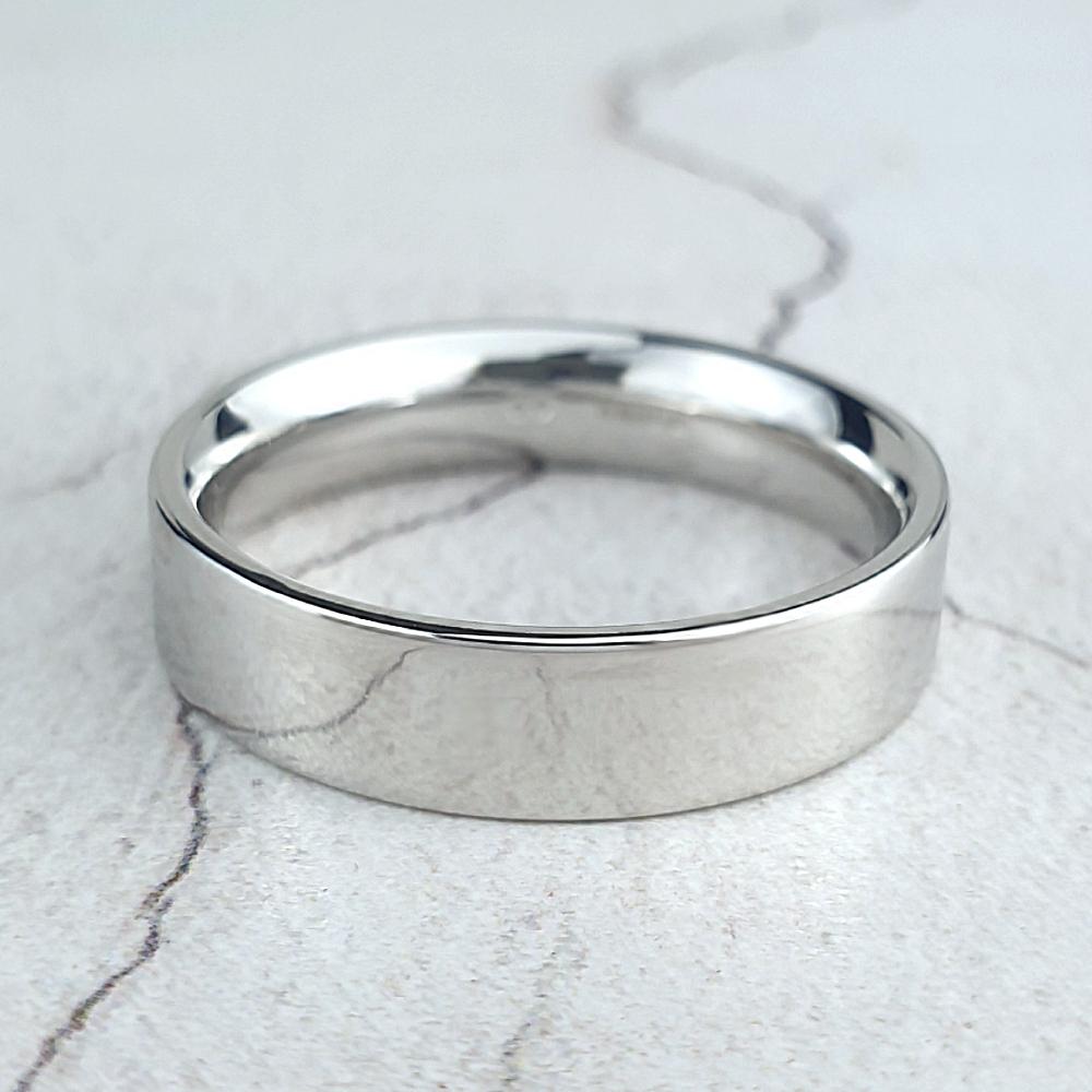 Platinum reverse-D shaped wedding band