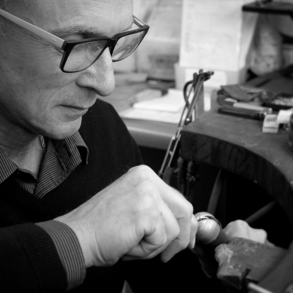 making a  bespoke wedding ring