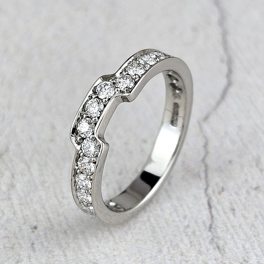 A  bespoke wedding ring to fit with an engagement ring with a square diamond.