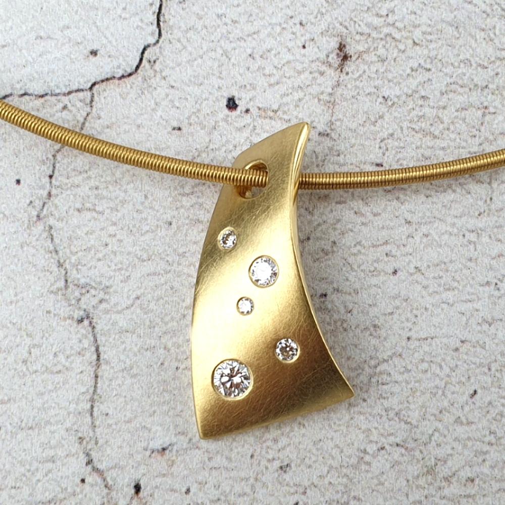 18ct yellow gold Sail pendant with scattered diamonds