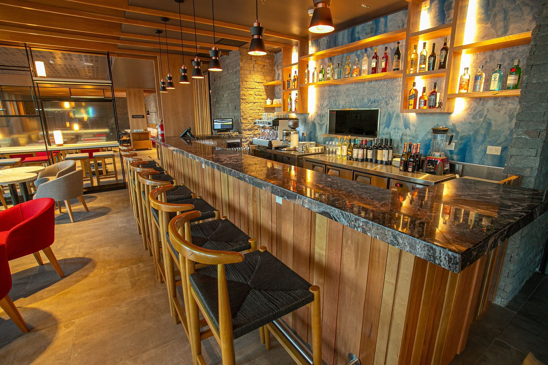 Imagen de la barra de tragos del restaurante Plaza Hampton's Kitchen House