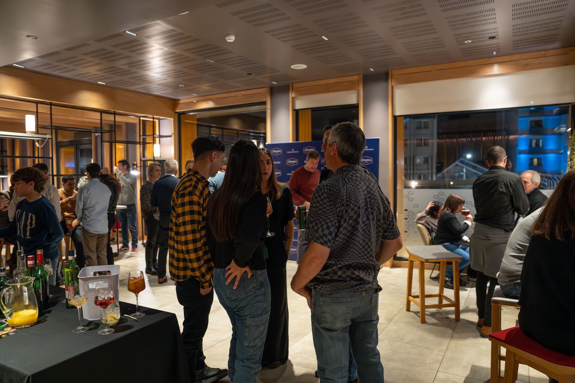 Personas en el restaurante Plaza Hampton's Kitchen House