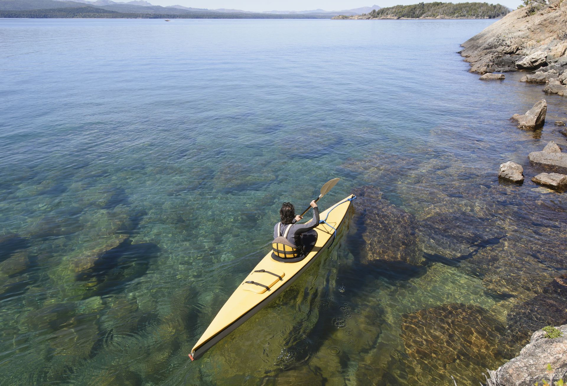 Imagen de una persona andando en Kayak