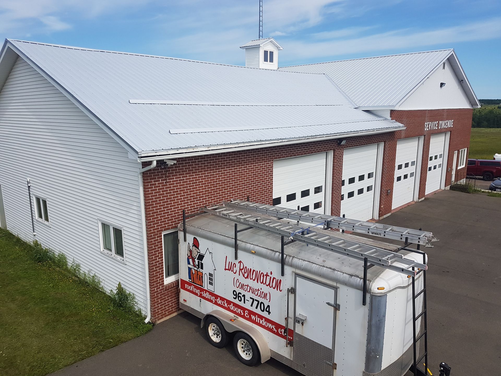 An aerial view of a building with a trailer parked in front of it.
