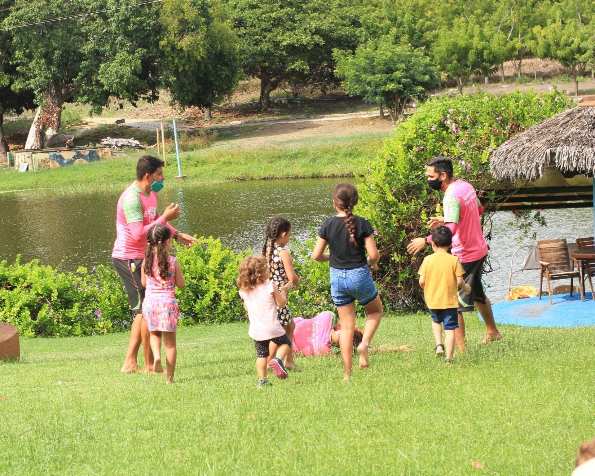 crianças brincando no Parque Engenhoca