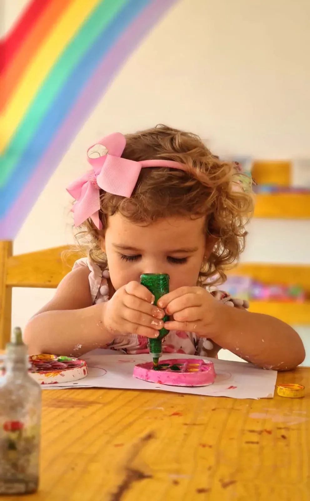 Crianças brincando na área de lazer