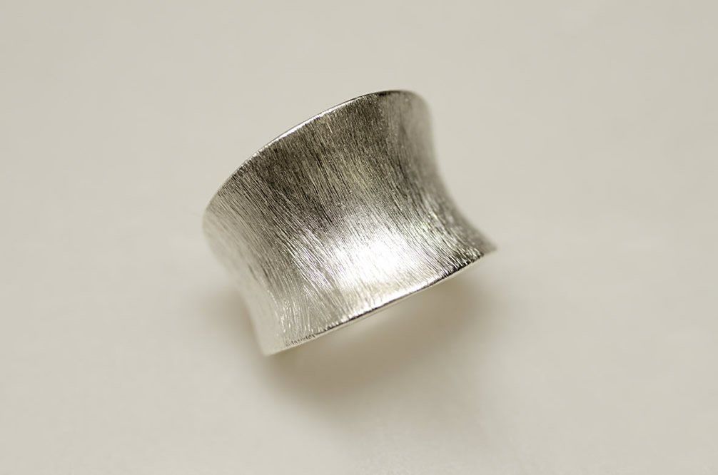 Anel Folheado a Prata Fosco - Daruma Bijuterias