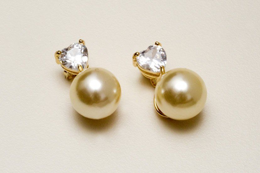 Brinco Folheado a Ouro com Coração - Daruma Bijuterias