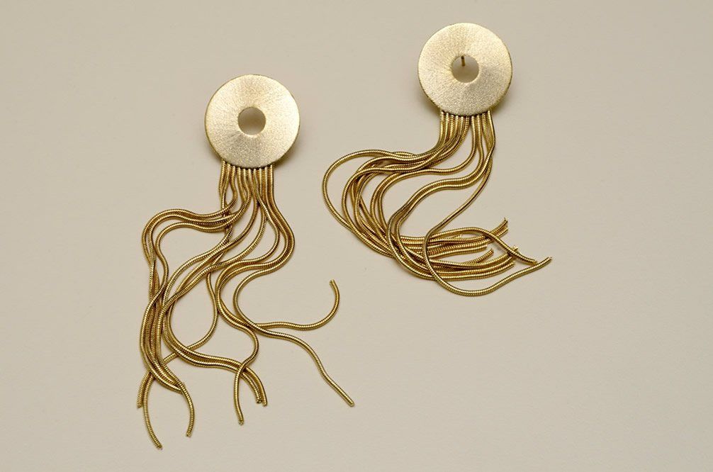 Brinco Folheado a Ouro Fosco com Fios - Daruma Bijuterias