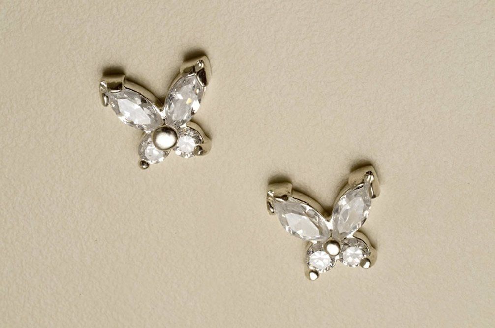 Brinco de Borboleta Folheado a Prata - Daruma Bijuterias