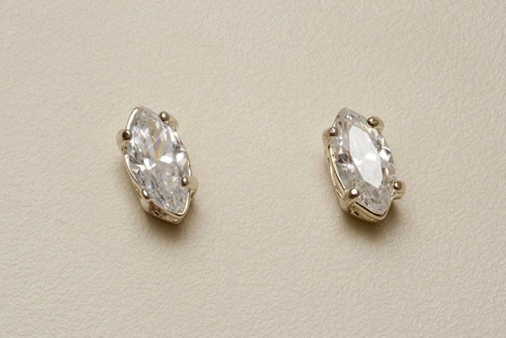 Brinco Folheado a Prata - Daruma Bijuterias