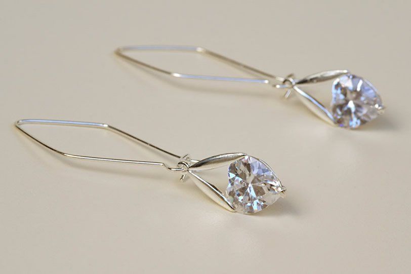 Brinco Folheado a Prata com Coração - Daruma Bijuterias