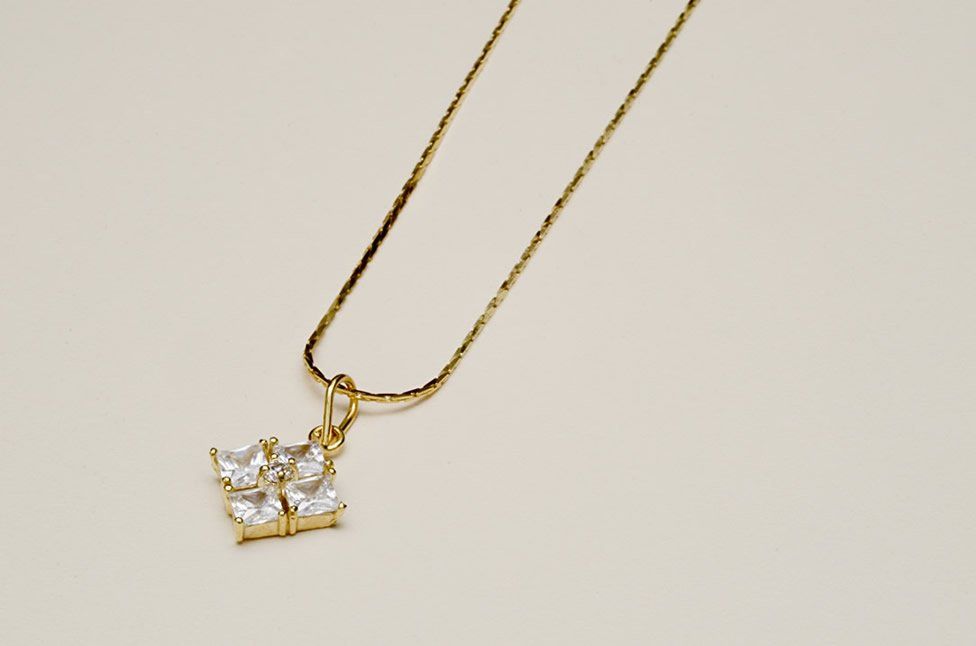 Colar Folheado a Ouro com Pingente - Daruma Bijuterias