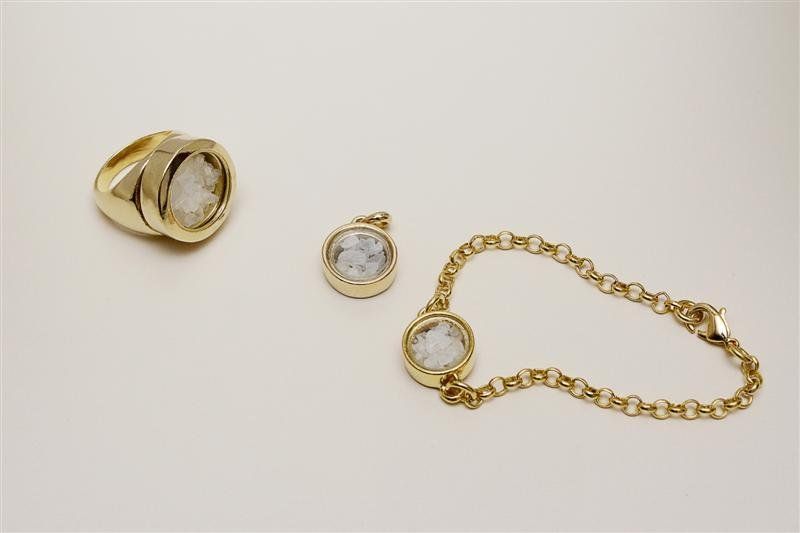 Pingente, Anel e Pulseira de Sal Grosso Banhados a Ouro - Daruma Bijuterias