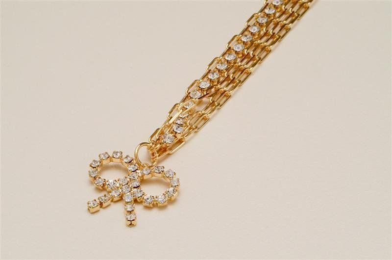 Pulseira Folheada a Ouro com Pingente de Laço - Daruma Bijuterias