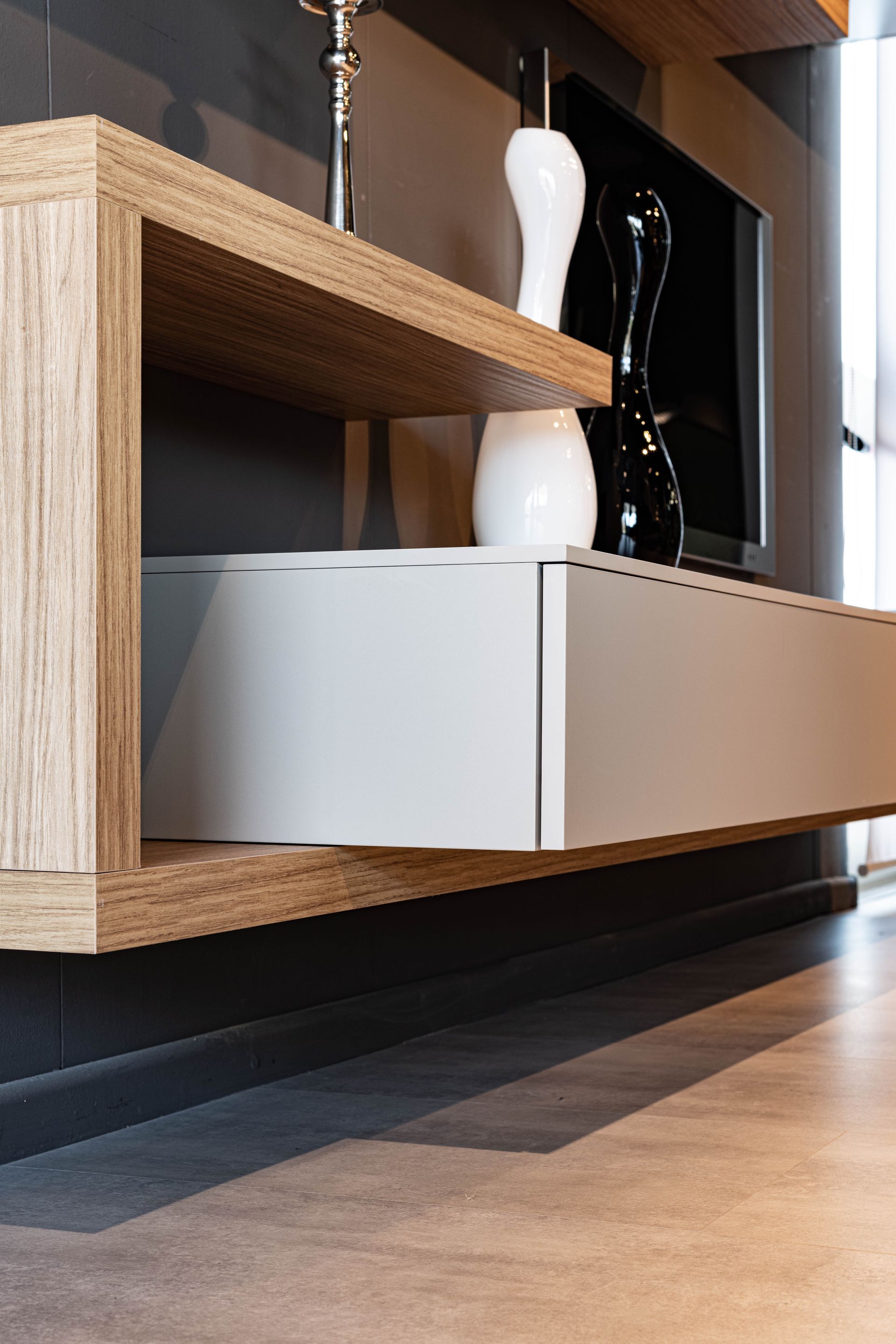 Particolare di parete attrezzata - Mobil Coop Arredamenti Showroom Castrocaro Terme