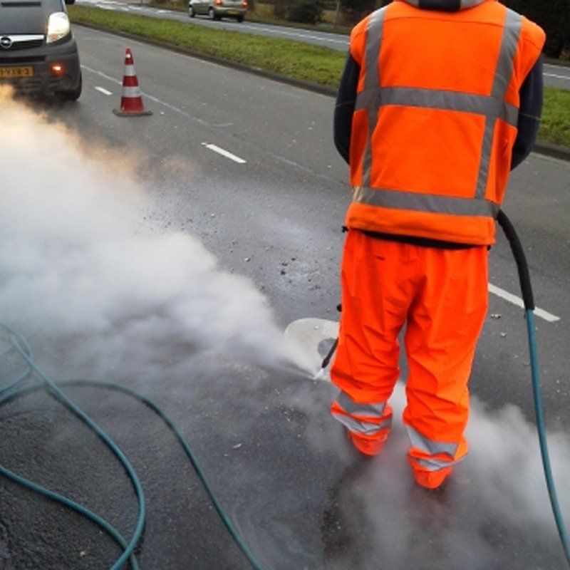 Meclean Hogedruktrailer HDT 350/18 DUO  Verwijderen van wegbelijning met SteamPLUS