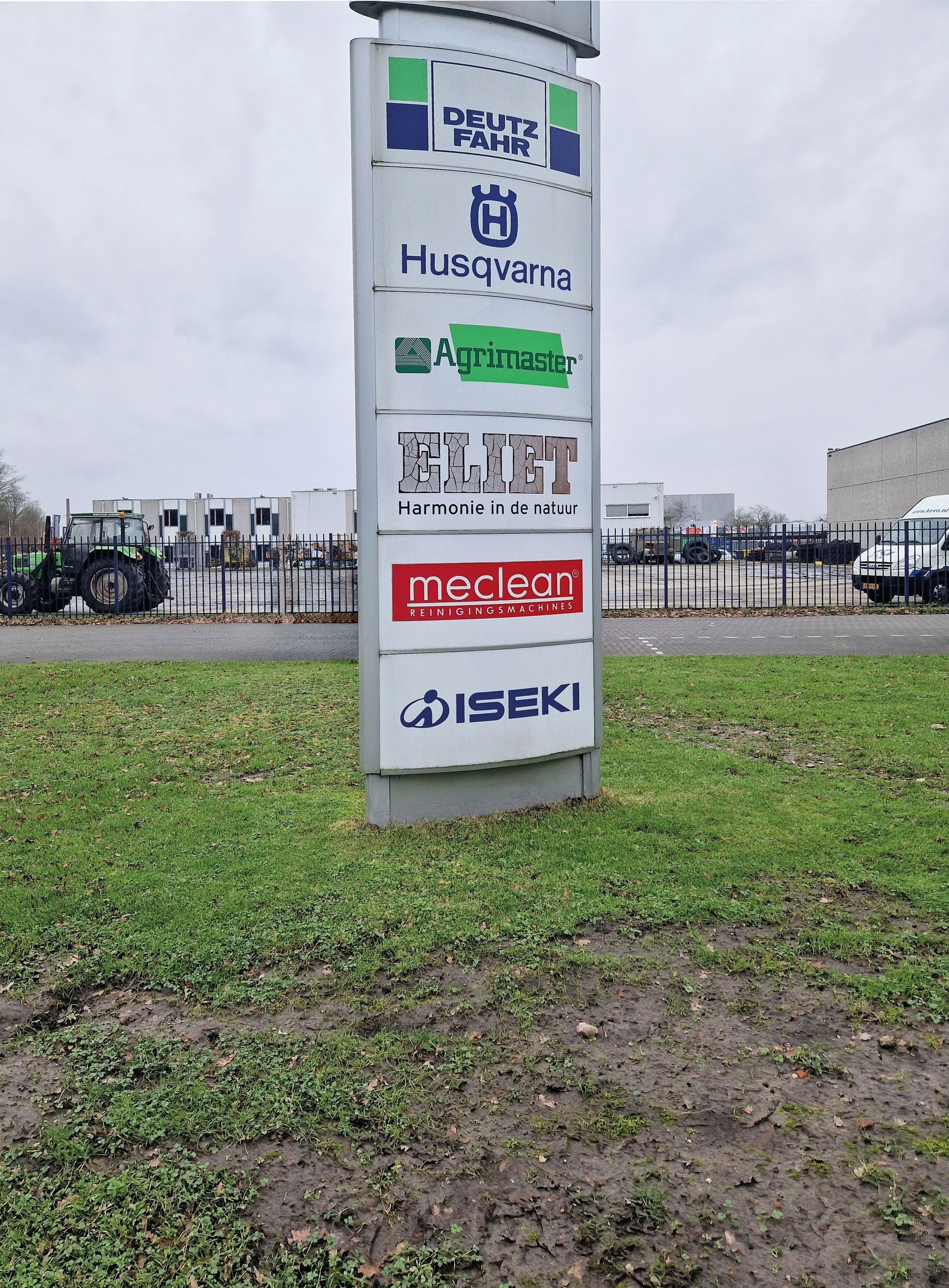 Le logo Meclean chez les revendeurs de machines de nettoyage professionnelles