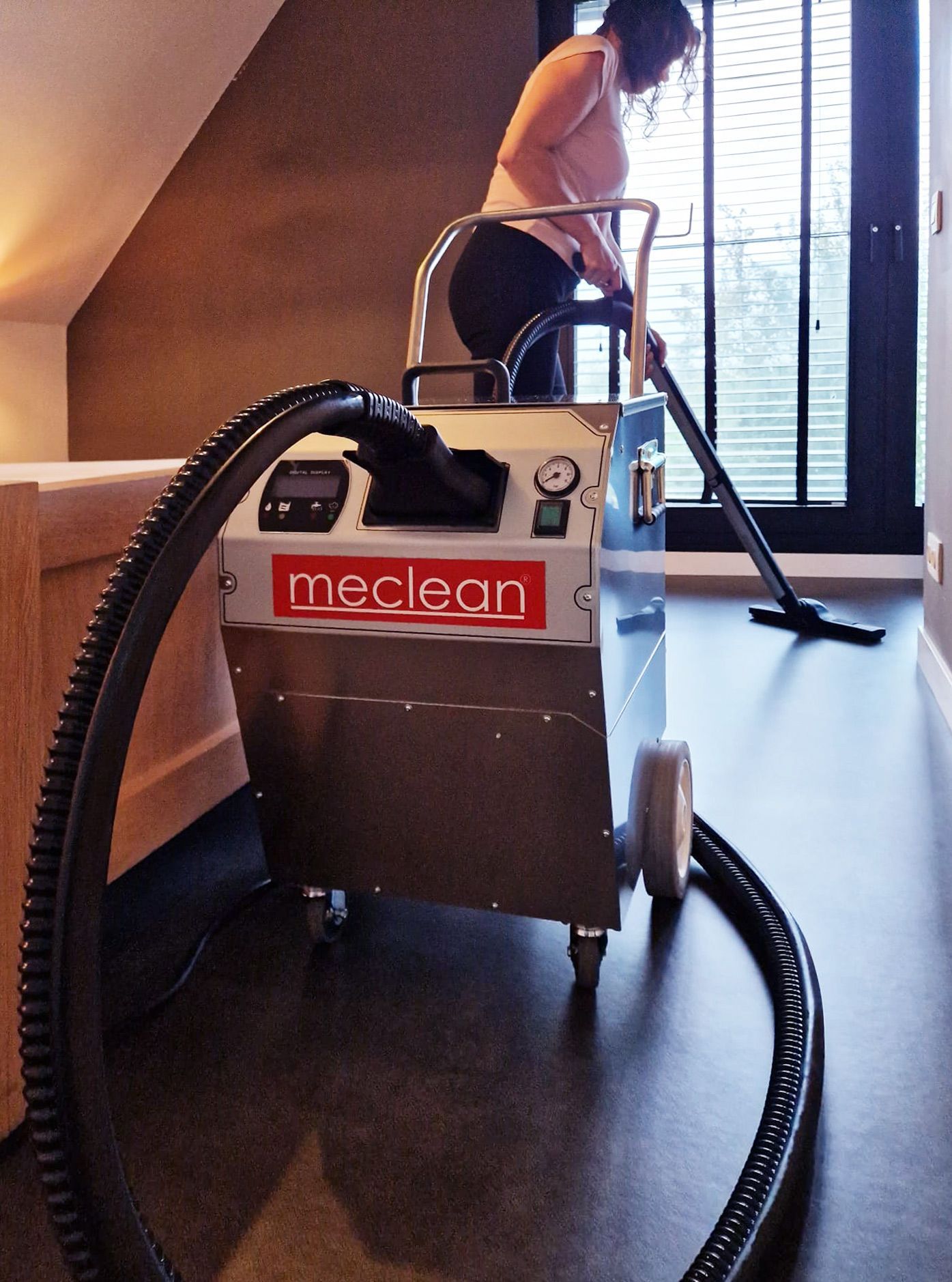 Nettoyeur vapeur professionnel STEAMPOWER VAC contre les punaises de