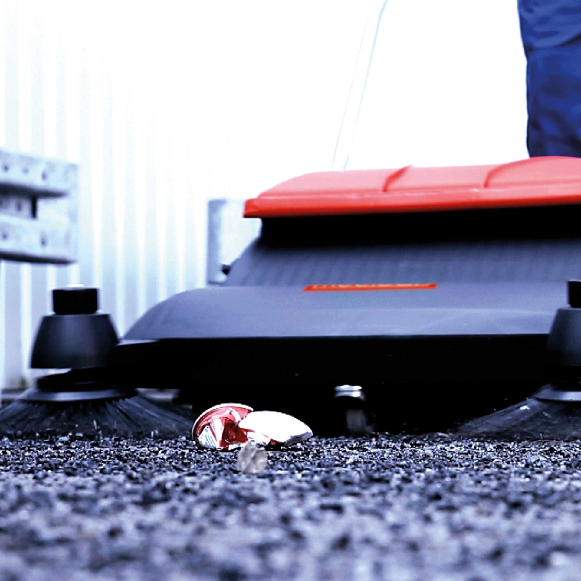 Meclean professionnel balayeuse a pousser Buster 800 detail essuyage boite