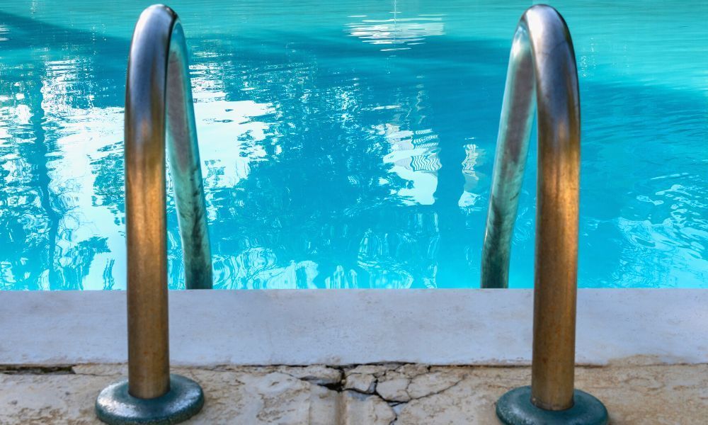 What Causes Pool Deck Flaking & Cracking?