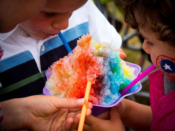 kids eating shavings