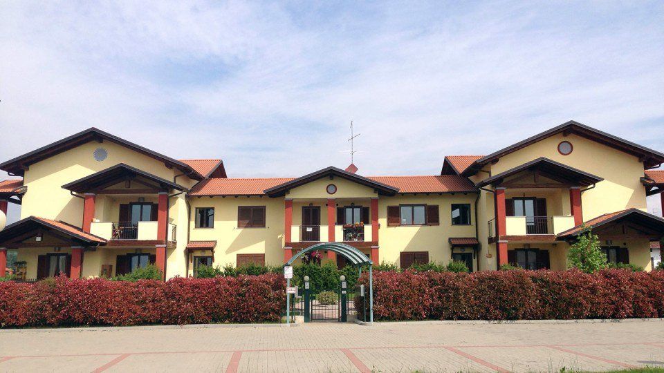 edificio con copertura nuova