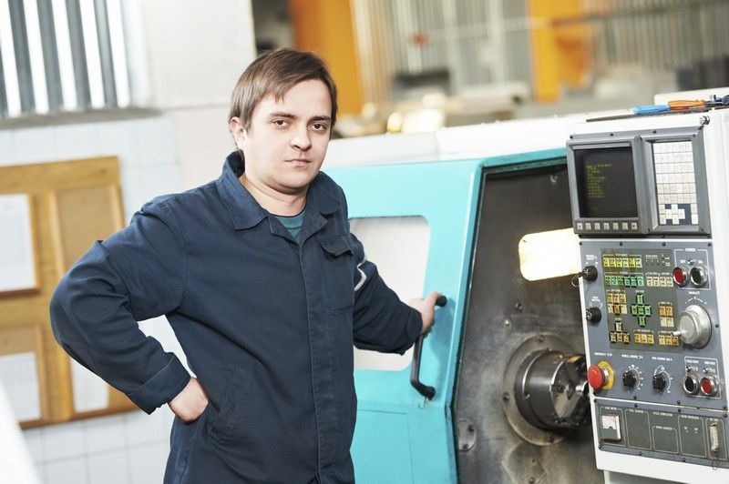 tecnico durante un intervento di assistenza