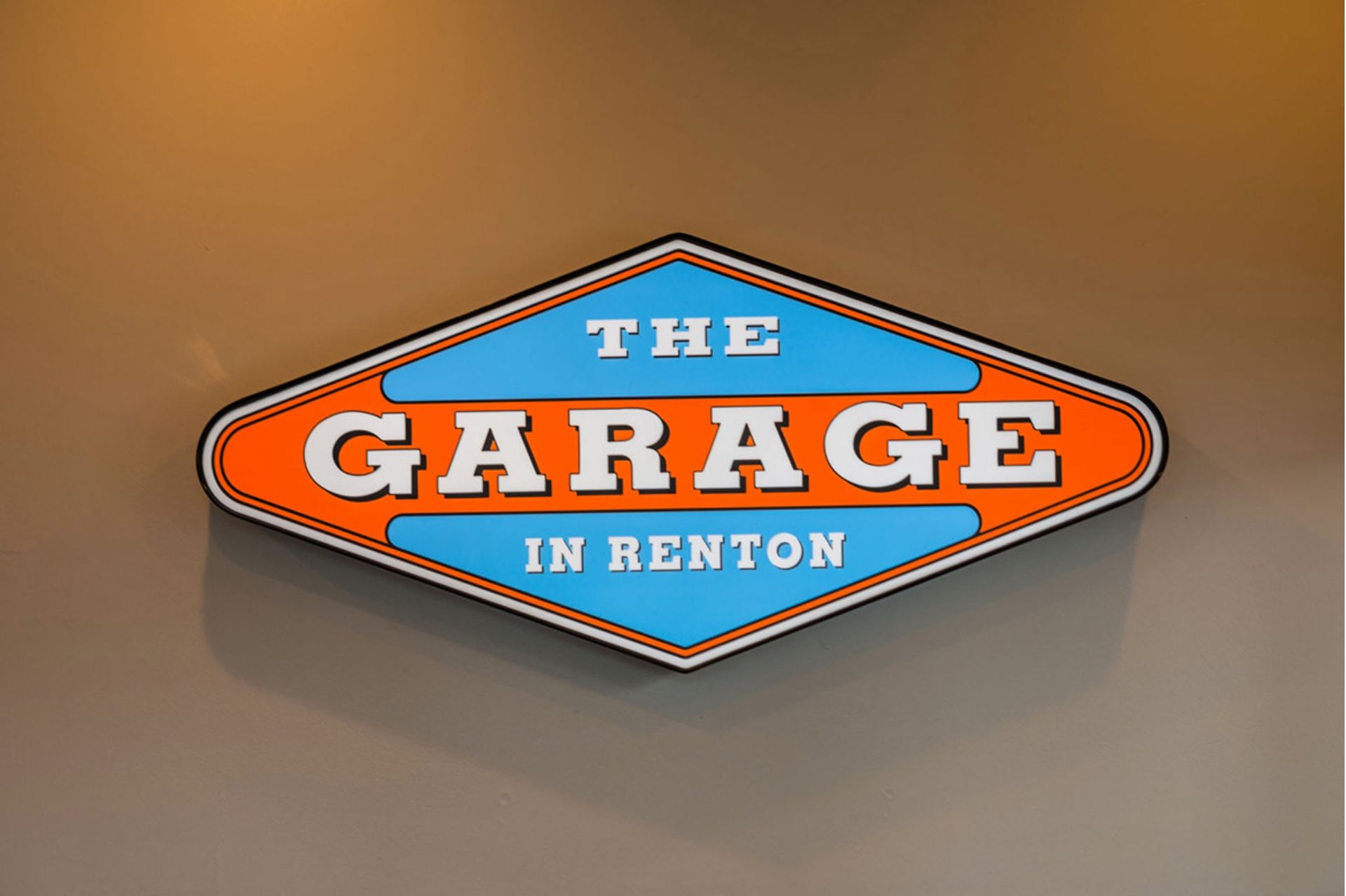A sign that says the garage in renton on it