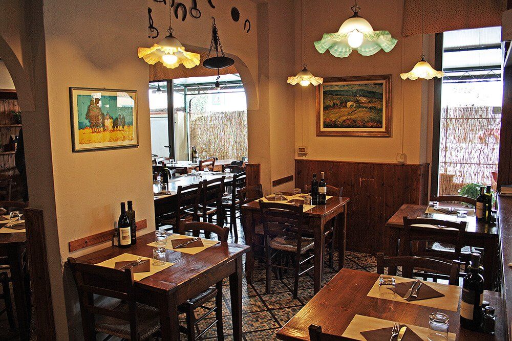 Tavoli in una sala di un ristorante